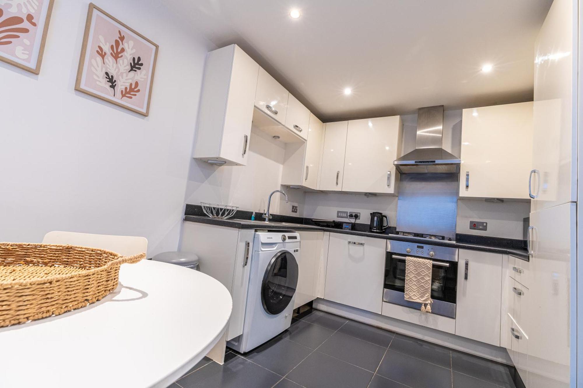 Дом отдыха Cosy Modern 3-bed Near Etihad, Coop Arena - Ao Arena And Center Манчестер